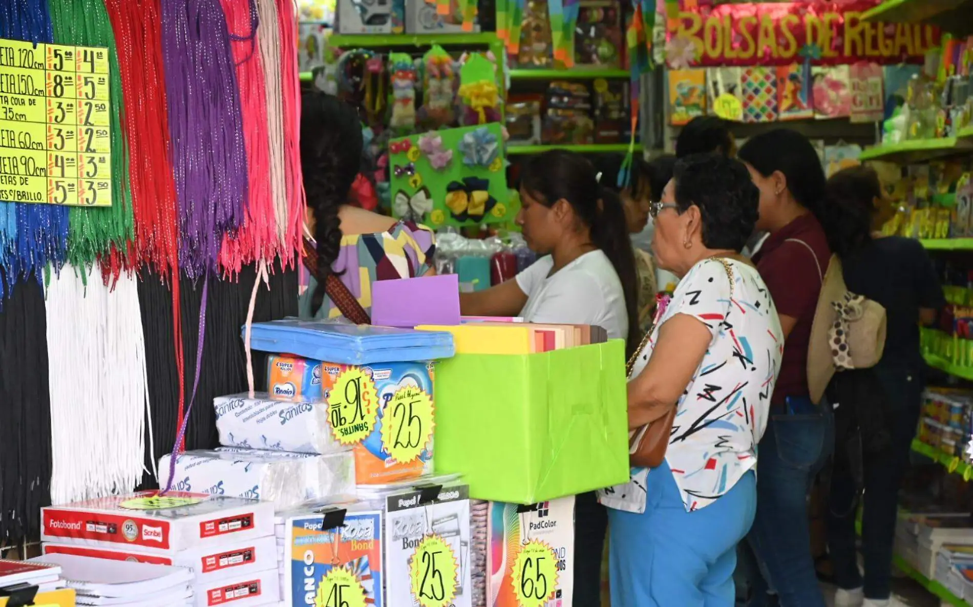 Regreso a clases lleva a papás a casas de empeño y prestamos  